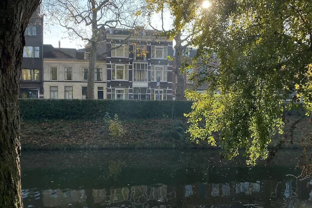 Cosy Penthouse With Rooftop Canalhouse-Majestic Utrecht Apartmán